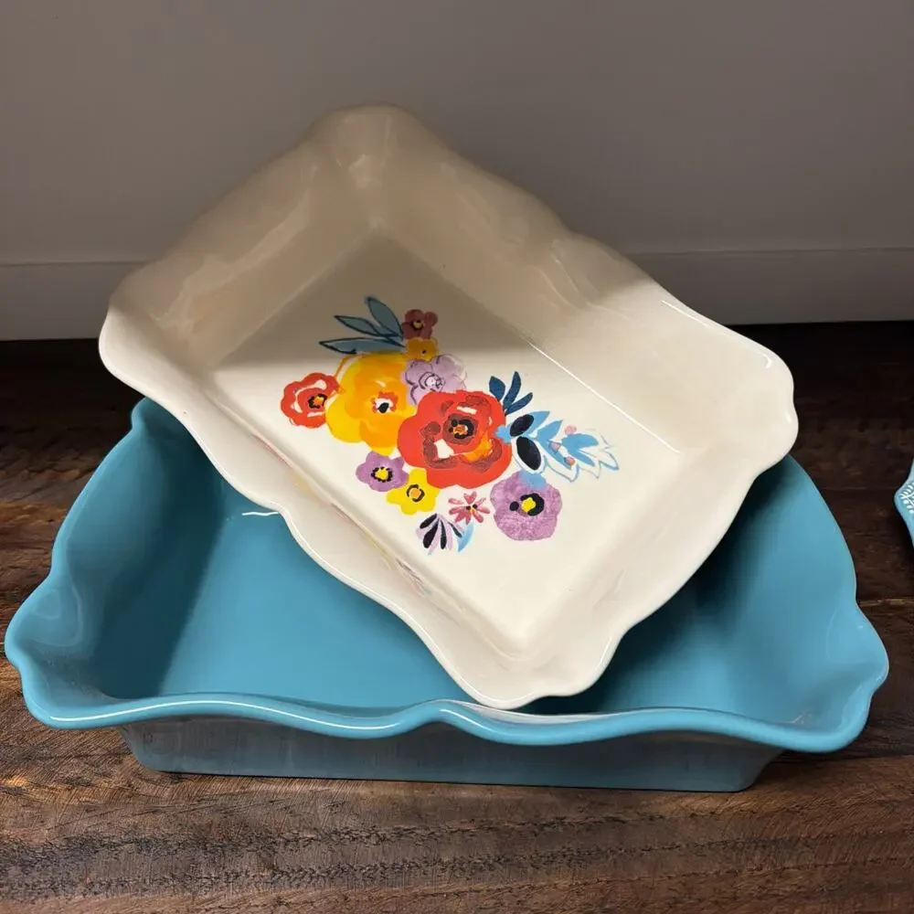 The Pioneer Woman 2-Piece Rectangular Ruffle Top Ceramic Bakeware Set